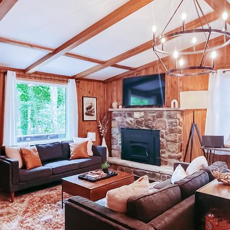 Stylish And Cozy Cabin, Walking Distance To Big Bass Lake Gouldsboro エクステリア 写真
