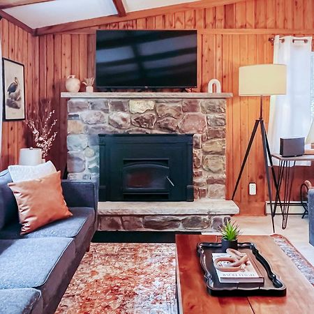 Stylish And Cozy Cabin, Walking Distance To Big Bass Lake Gouldsboro エクステリア 写真