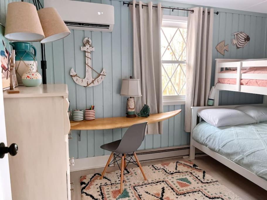 Stylish And Cozy Cabin, Walking Distance To Big Bass Lake Gouldsboro エクステリア 写真