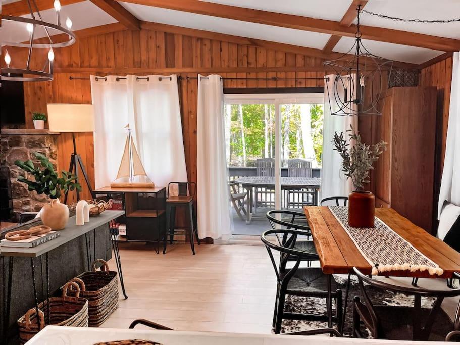 Stylish And Cozy Cabin, Walking Distance To Big Bass Lake Gouldsboro エクステリア 写真