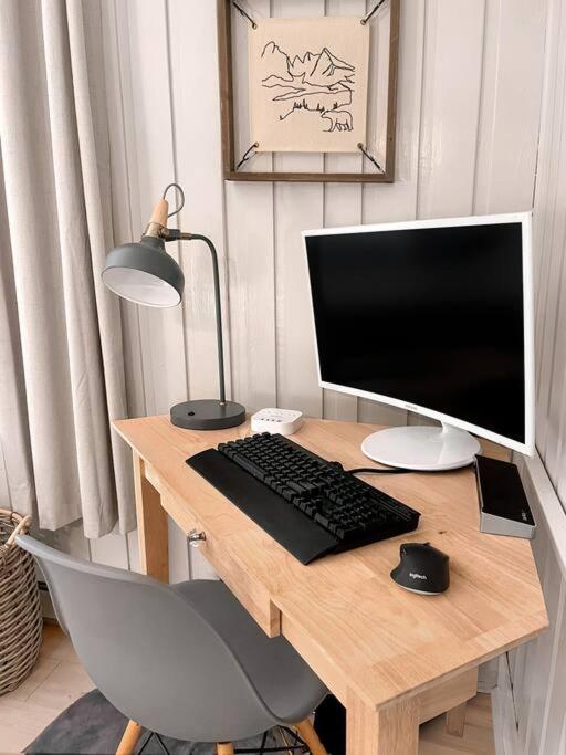 Stylish And Cozy Cabin, Walking Distance To Big Bass Lake Gouldsboro エクステリア 写真
