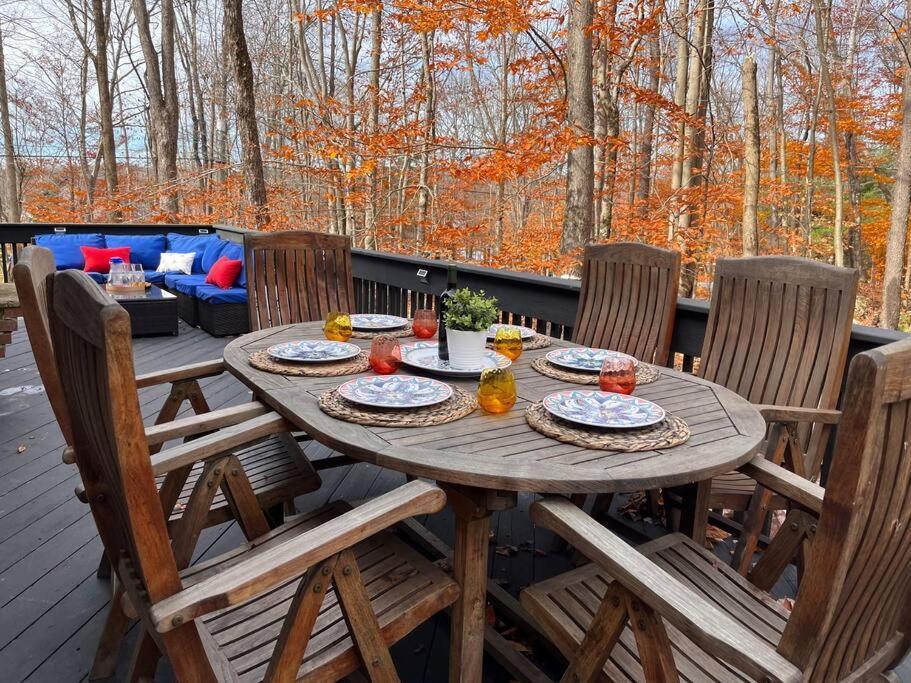 Stylish And Cozy Cabin, Walking Distance To Big Bass Lake Gouldsboro エクステリア 写真