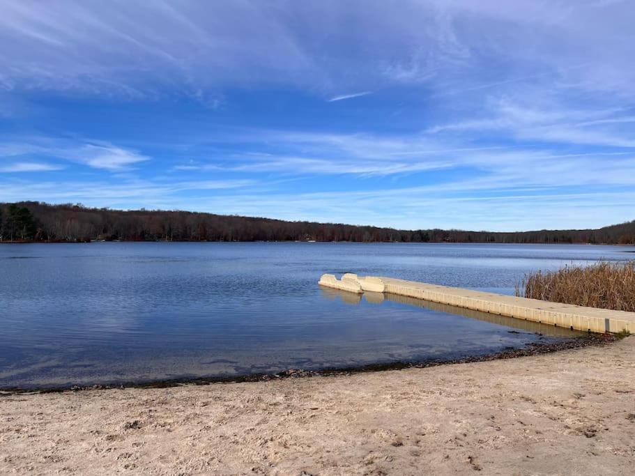 Stylish And Cozy Cabin, Walking Distance To Big Bass Lake Gouldsboro エクステリア 写真