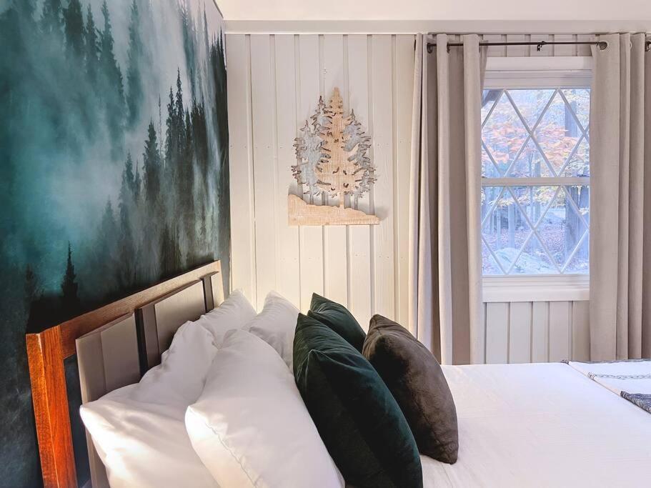 Stylish And Cozy Cabin, Walking Distance To Big Bass Lake Gouldsboro エクステリア 写真