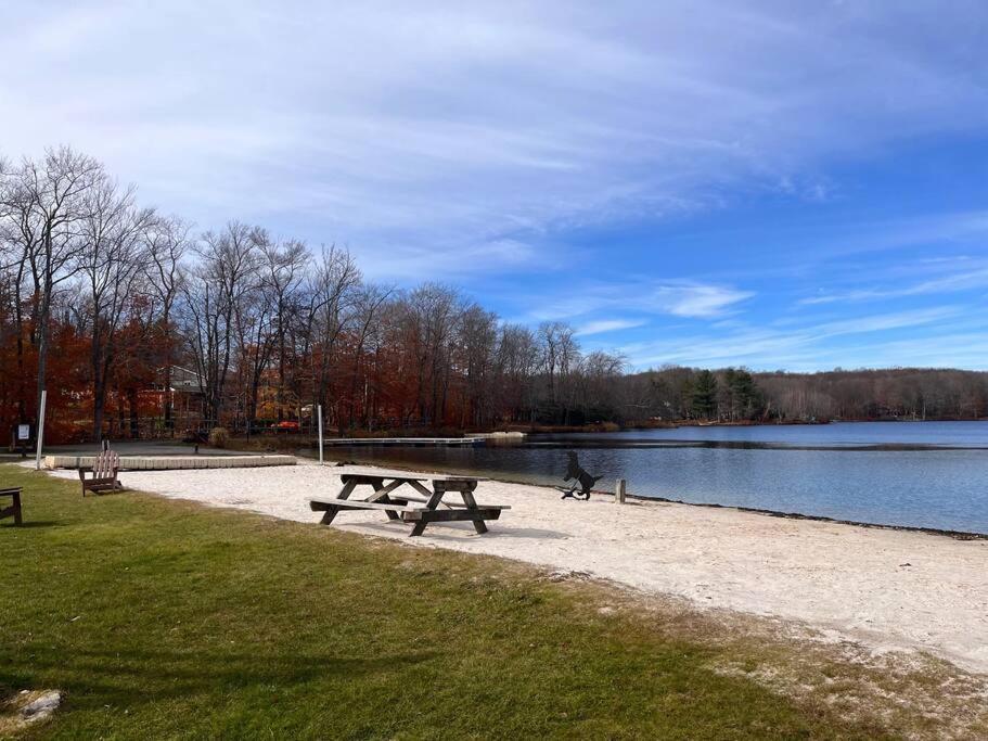 Stylish And Cozy Cabin, Walking Distance To Big Bass Lake Gouldsboro エクステリア 写真