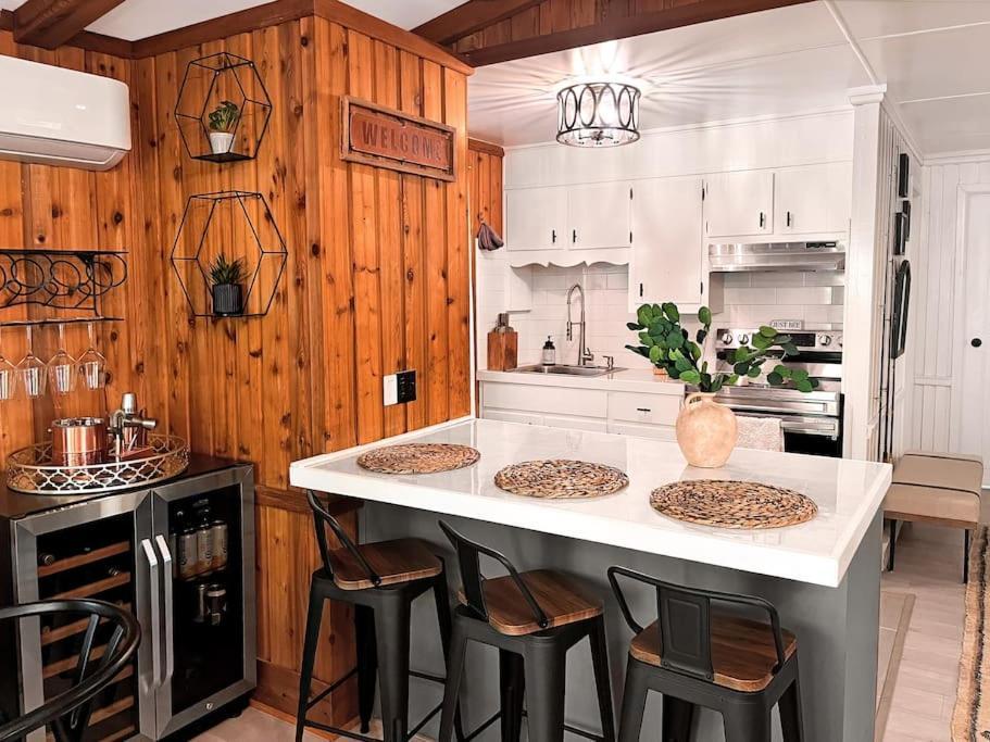 Stylish And Cozy Cabin, Walking Distance To Big Bass Lake Gouldsboro エクステリア 写真