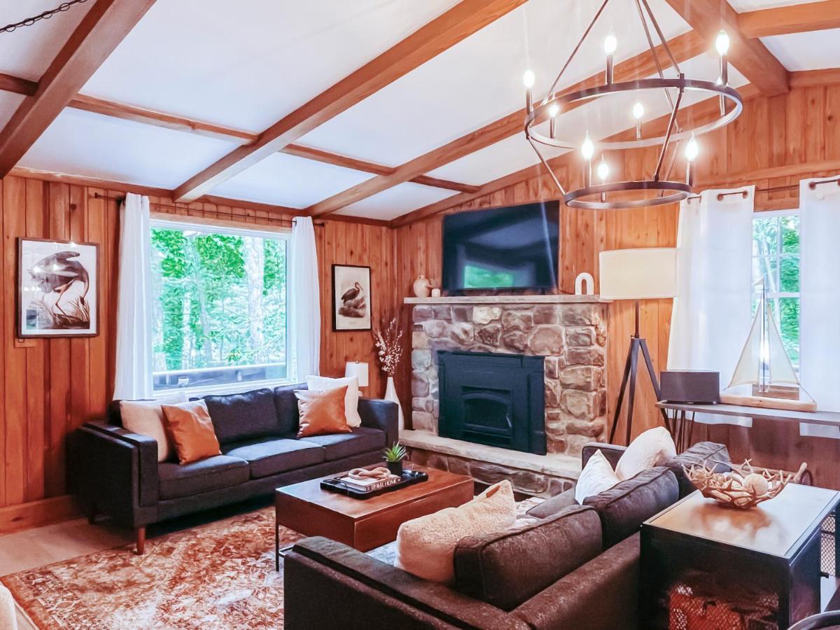 Stylish And Cozy Cabin, Walking Distance To Big Bass Lake Gouldsboro エクステリア 写真