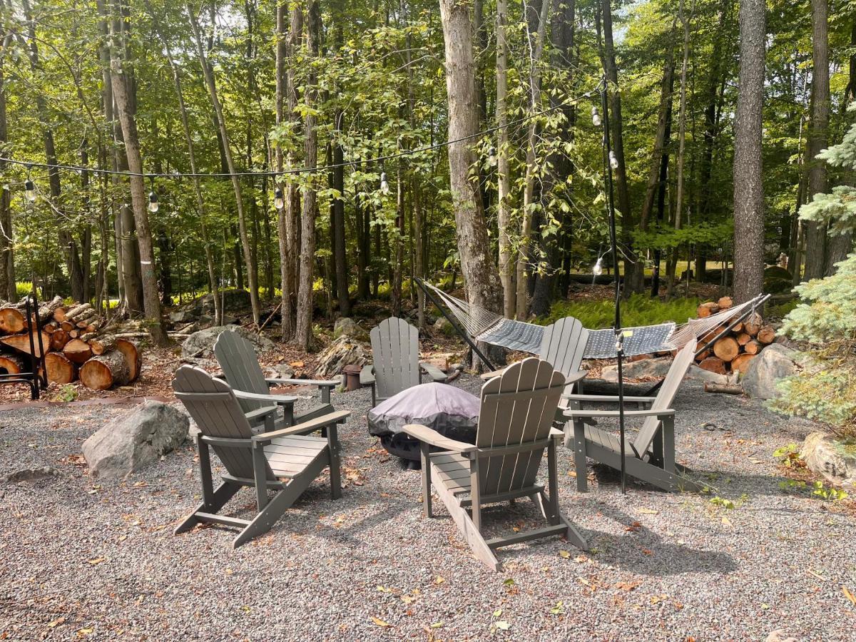 Stylish And Cozy Cabin, Walking Distance To Big Bass Lake Gouldsboro エクステリア 写真