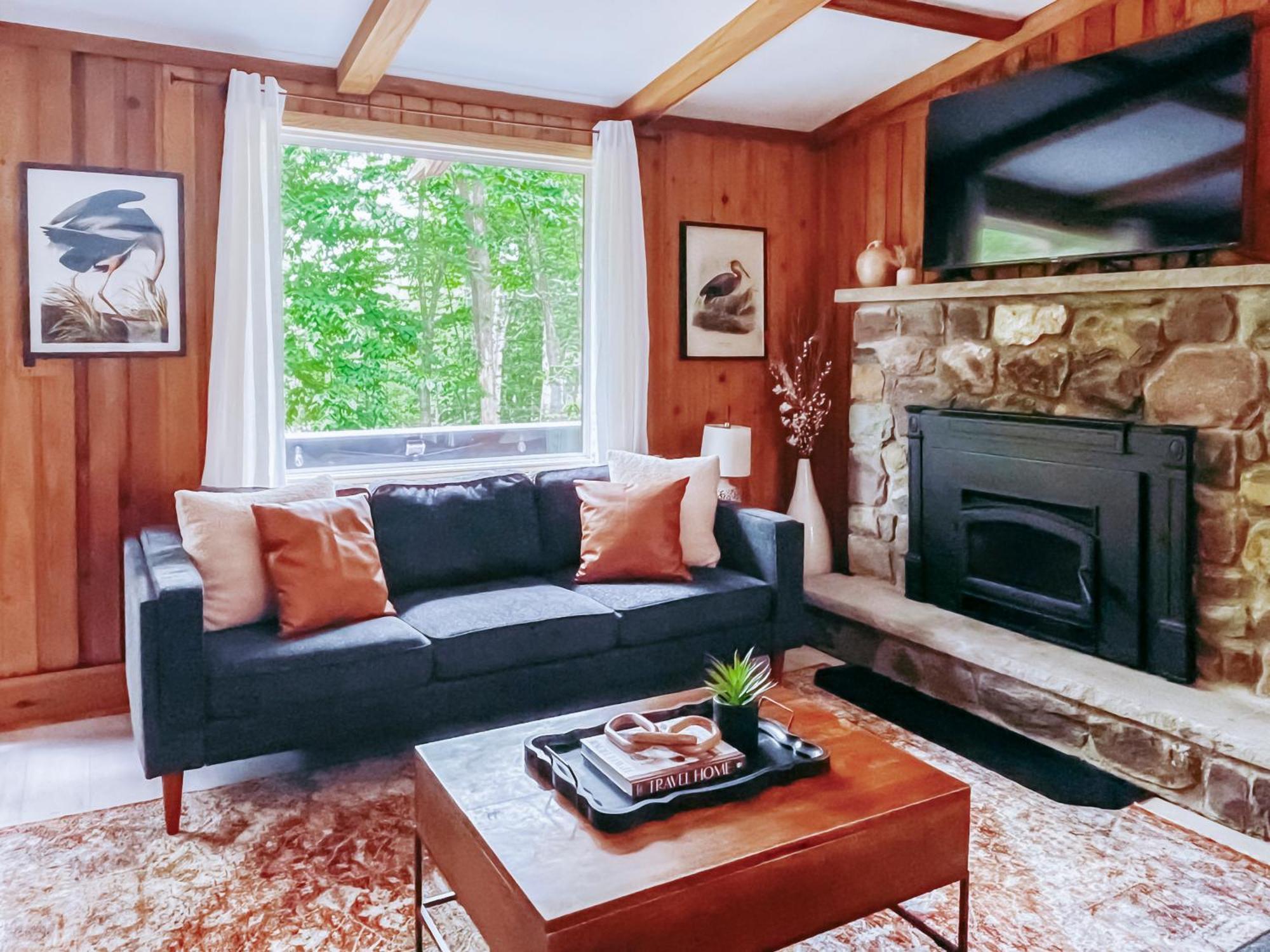 Stylish And Cozy Cabin, Walking Distance To Big Bass Lake Gouldsboro エクステリア 写真